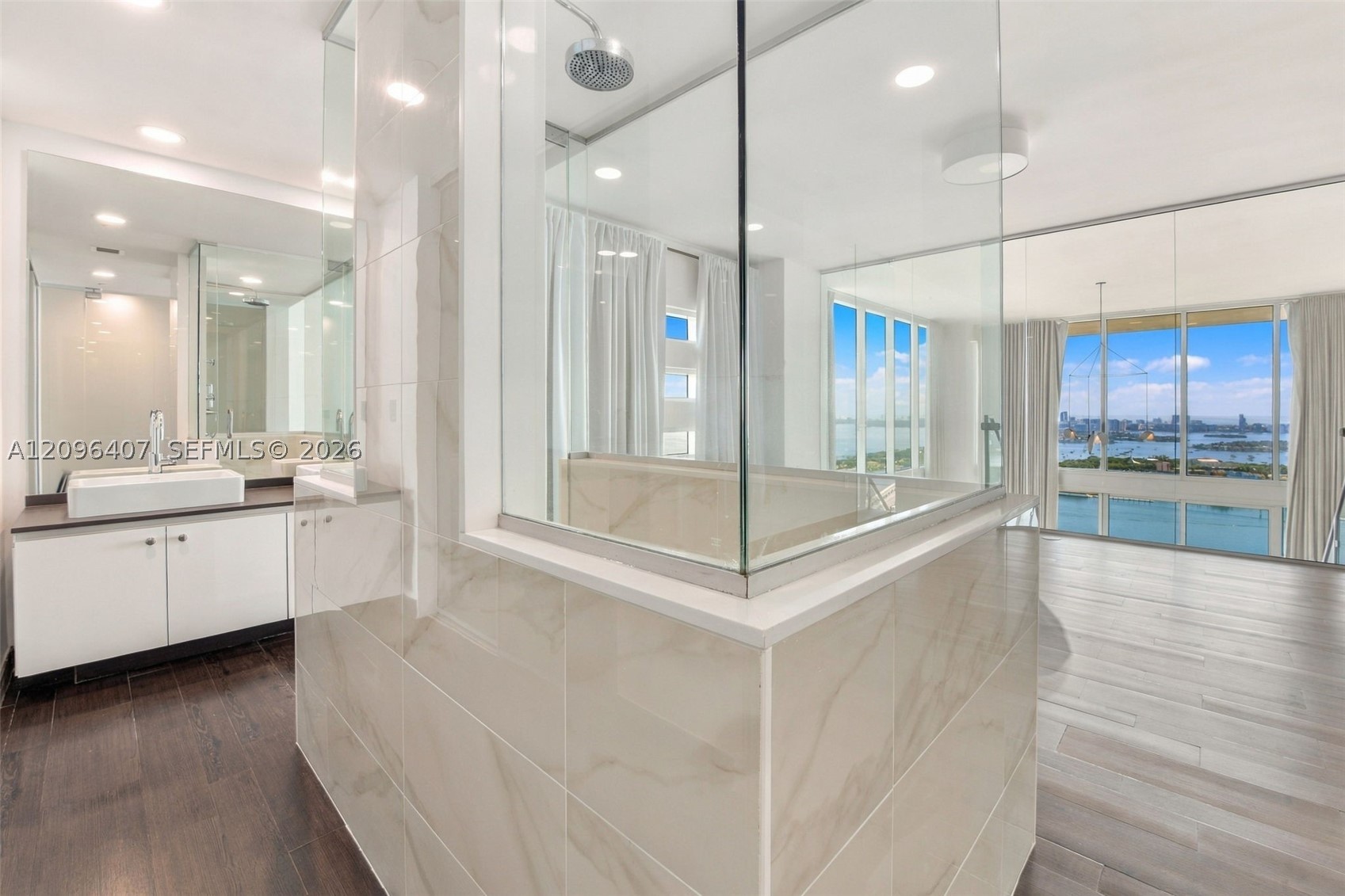 1040 Biscayne Blvd #3704, Miami FL 33132