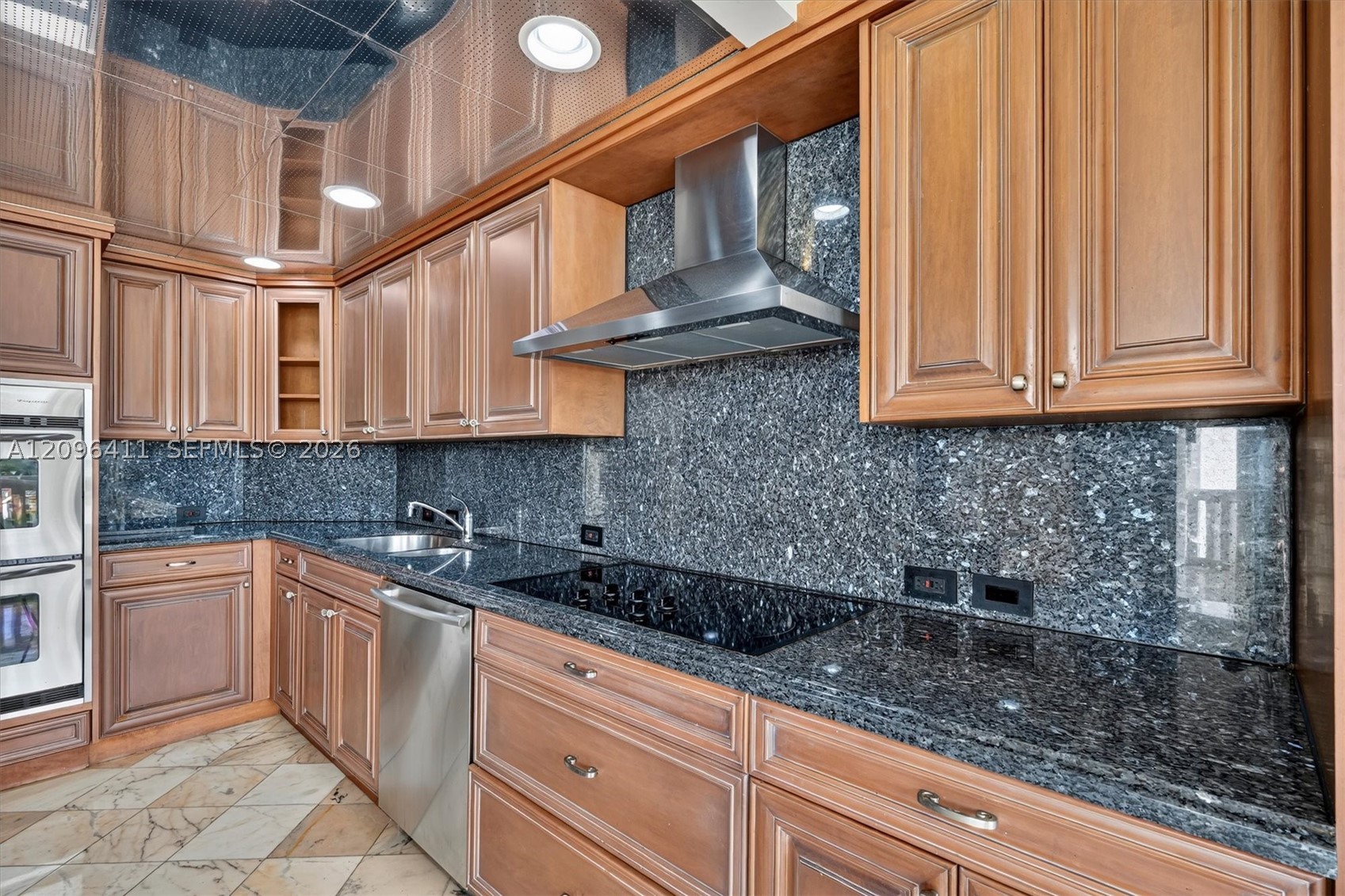 3000 Island Blvd #1103, Aventura FL 33160