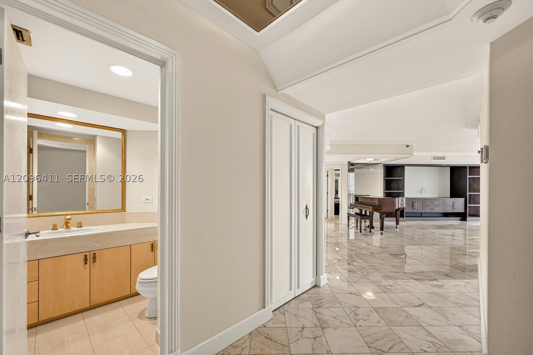 3000 Island Blvd #1103, Aventura FL 33160