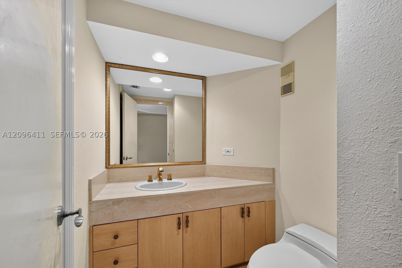 3000 Island Blvd #1103, Aventura FL 33160