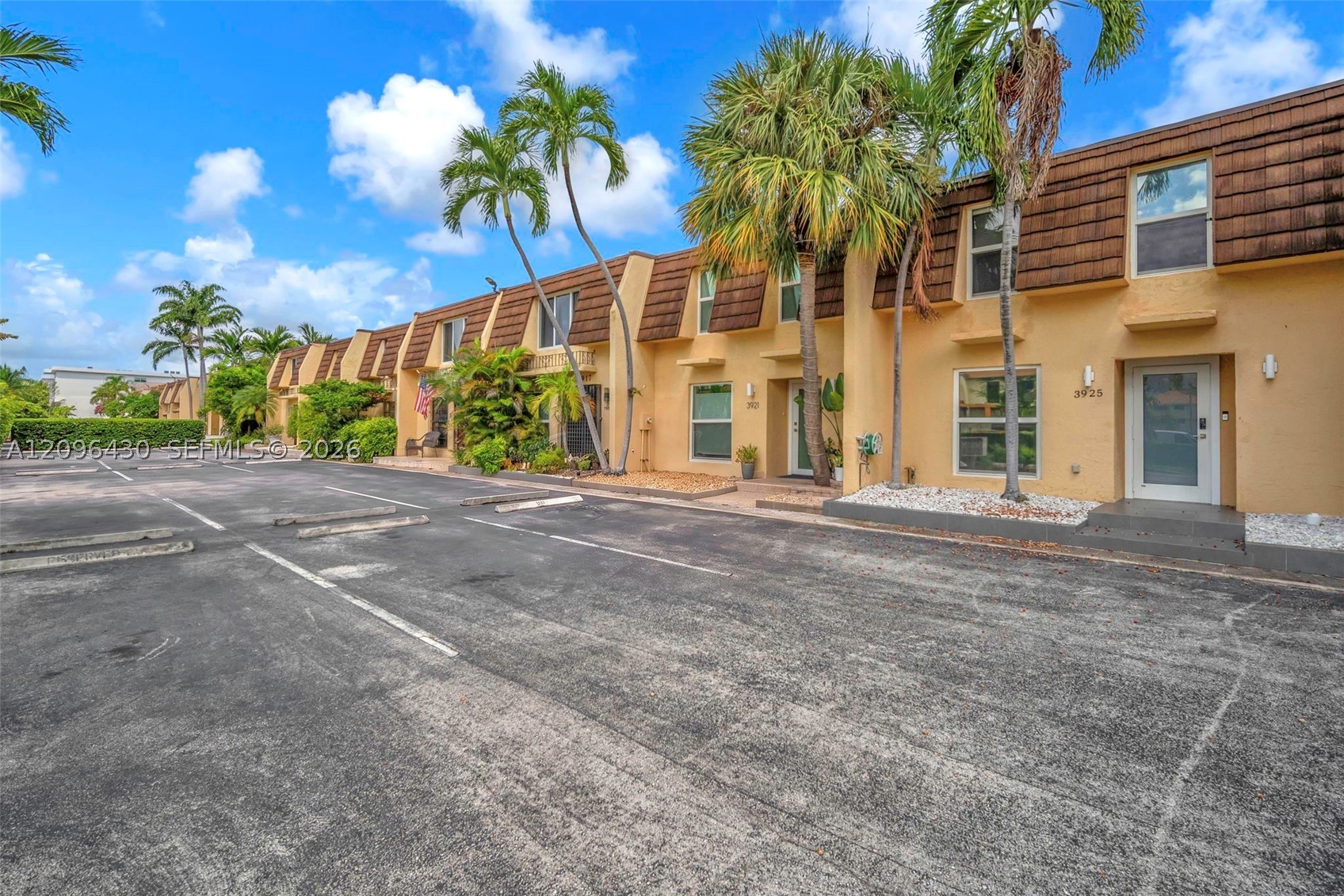 3925 NE 167th St #20, North Miami Beach FL 33160