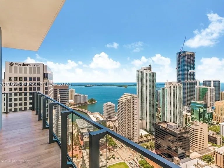 68 SE 6th St #3901, Miami FL 33131