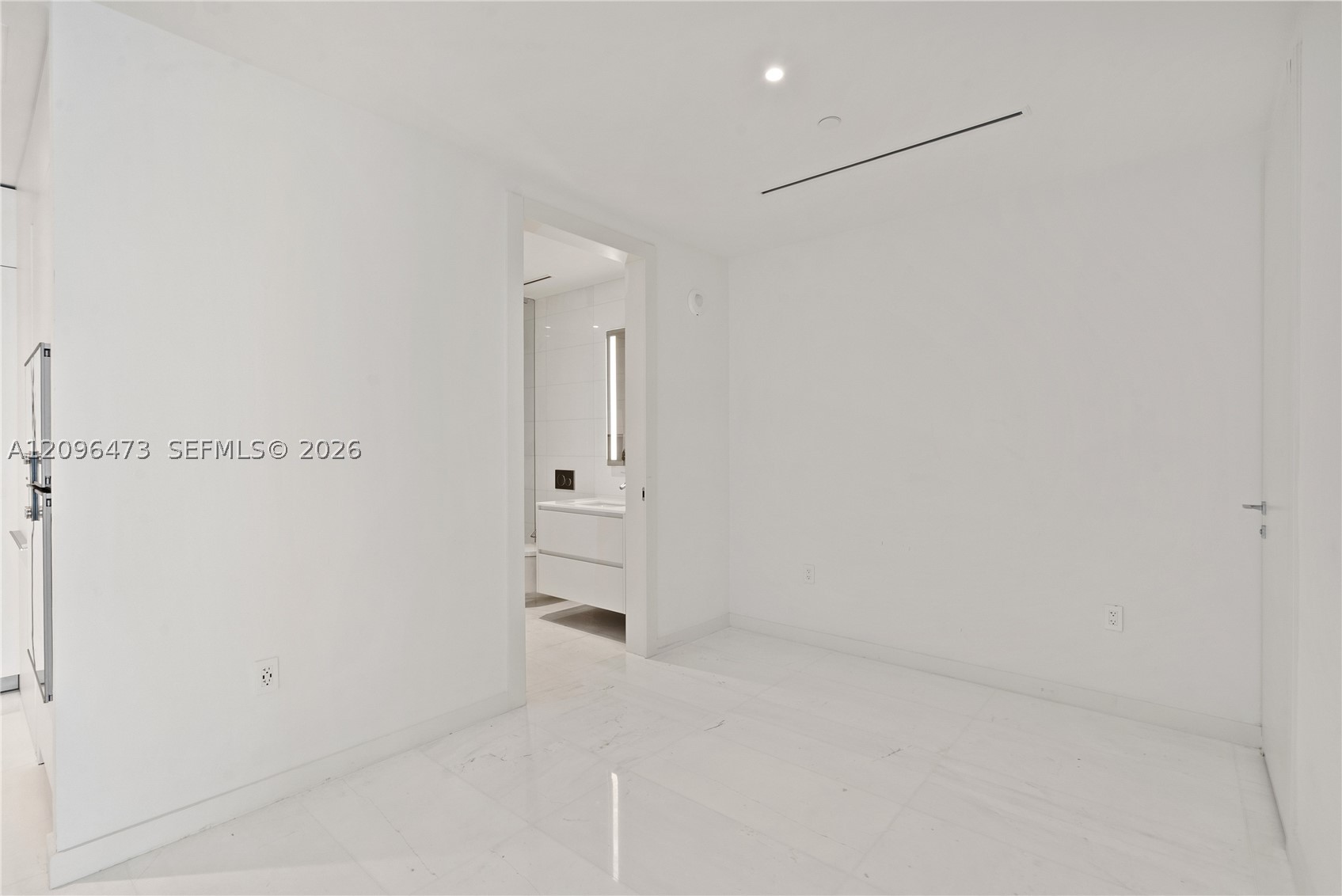 300 Biscayne Boulevard Way #3805W, Miami FL 33131