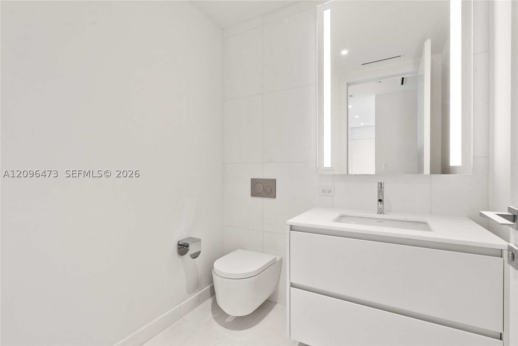 300 Biscayne Boulevard Way #3805W, Miami FL 33131
