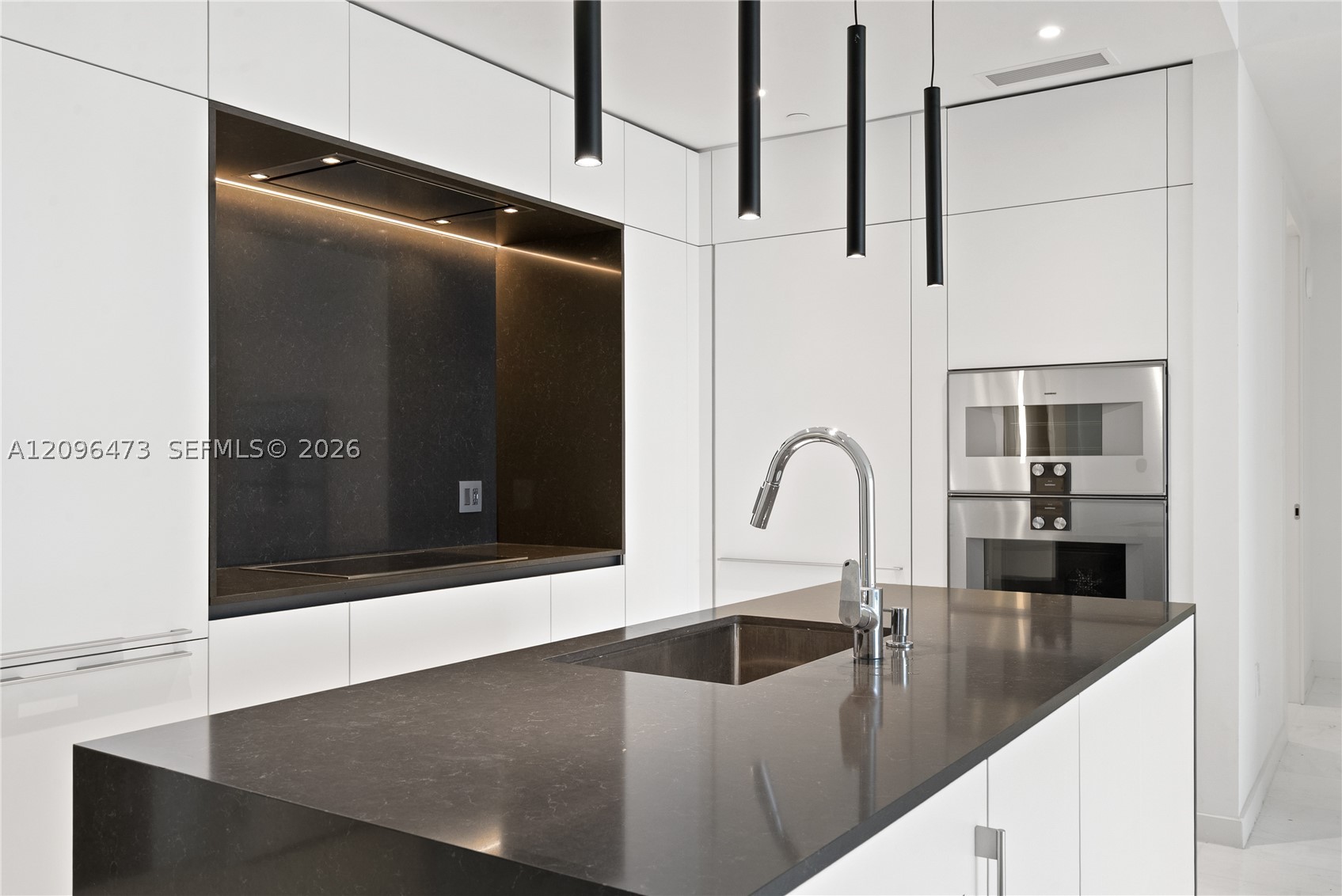 300 Biscayne Boulevard Way #3805W, Miami FL 33131