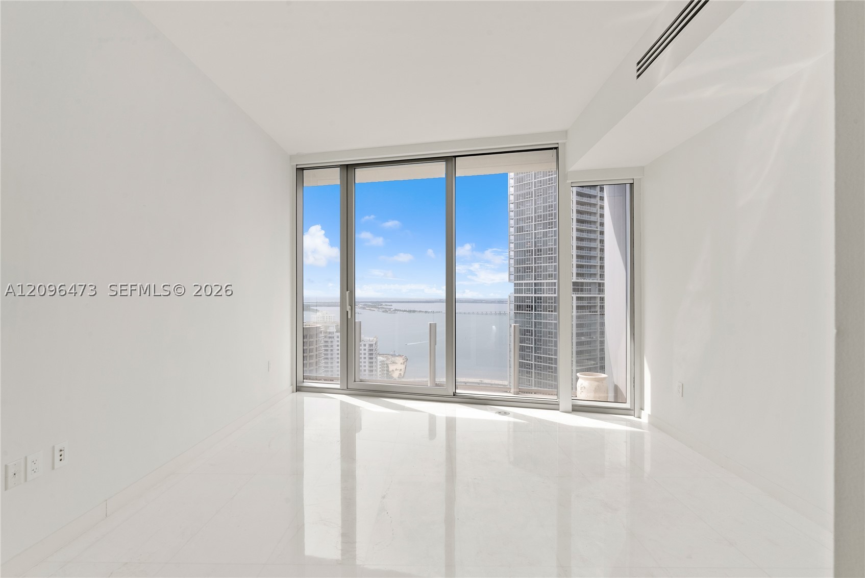 300 Biscayne Boulevard Way #3805W, Miami FL 33131