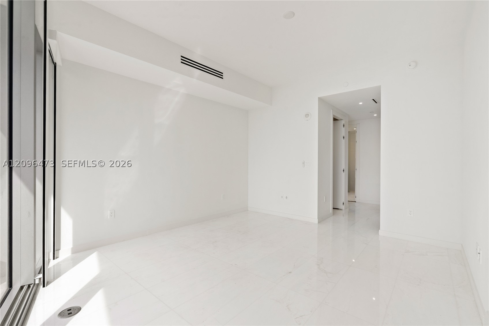 300 Biscayne Boulevard Way #3805W, Miami FL 33131