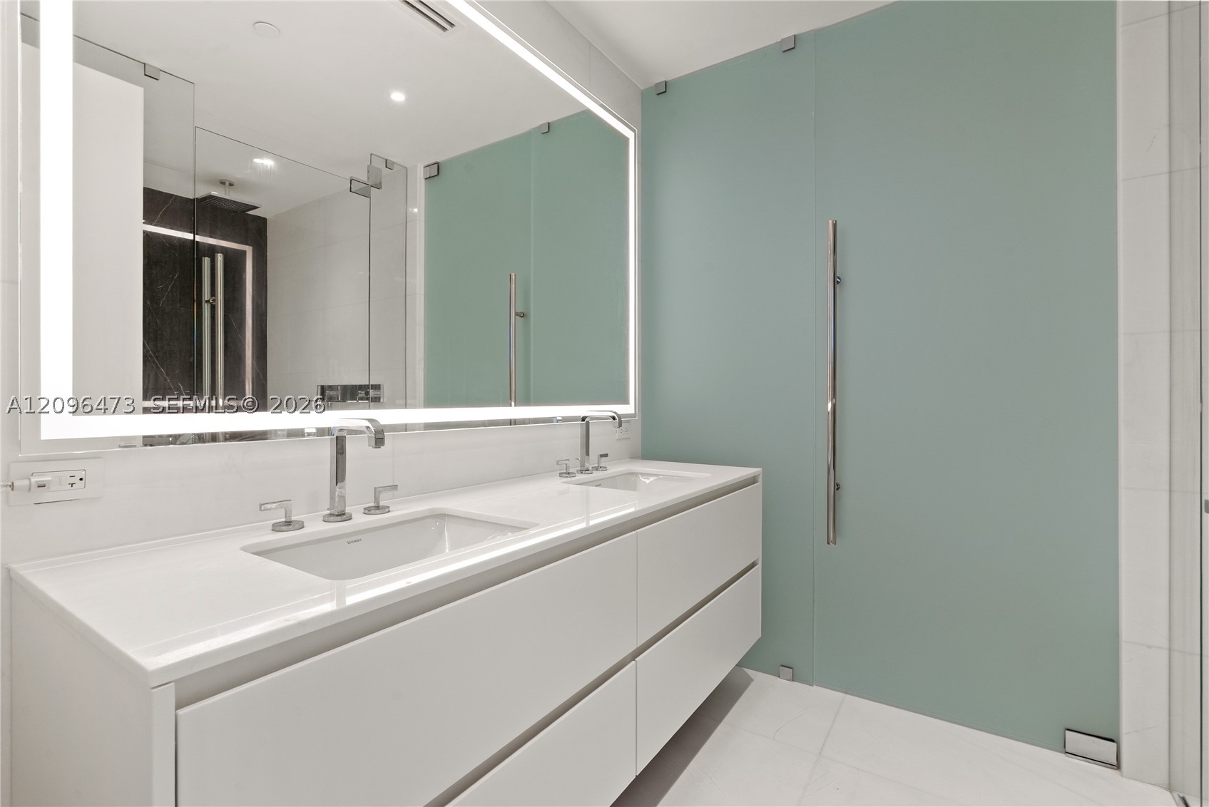 300 Biscayne Boulevard Way #3805W, Miami FL 33131