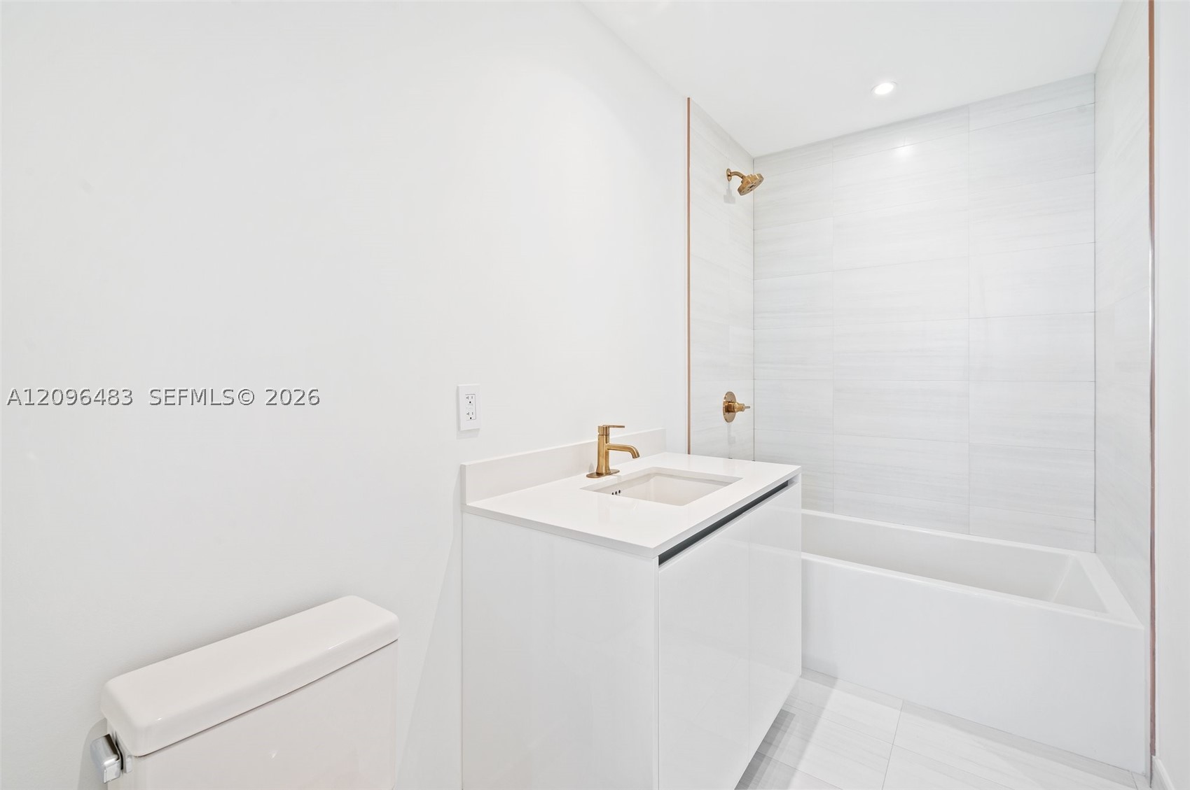 2678 Tigertail Ave #1903, Miami FL 33133