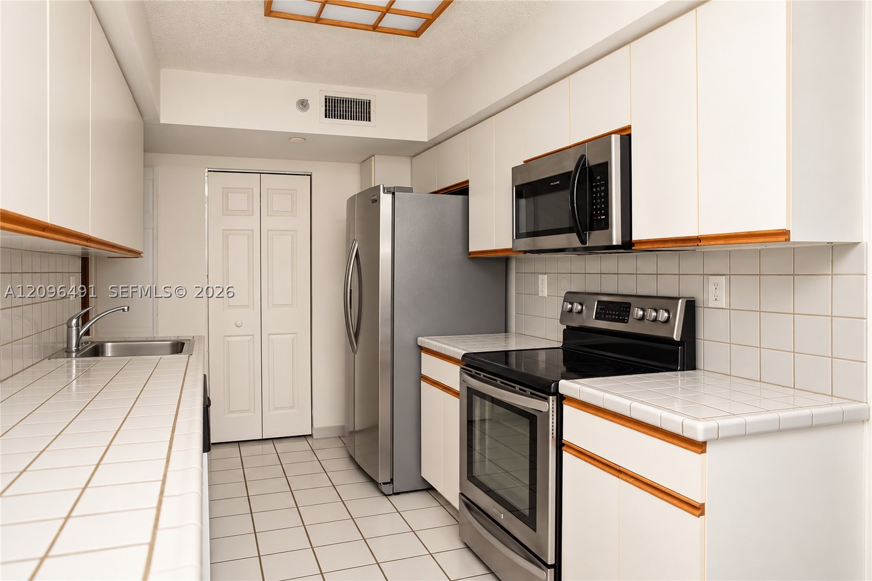 3500 Mystic Pointe Dr #1503, Aventura FL 33180