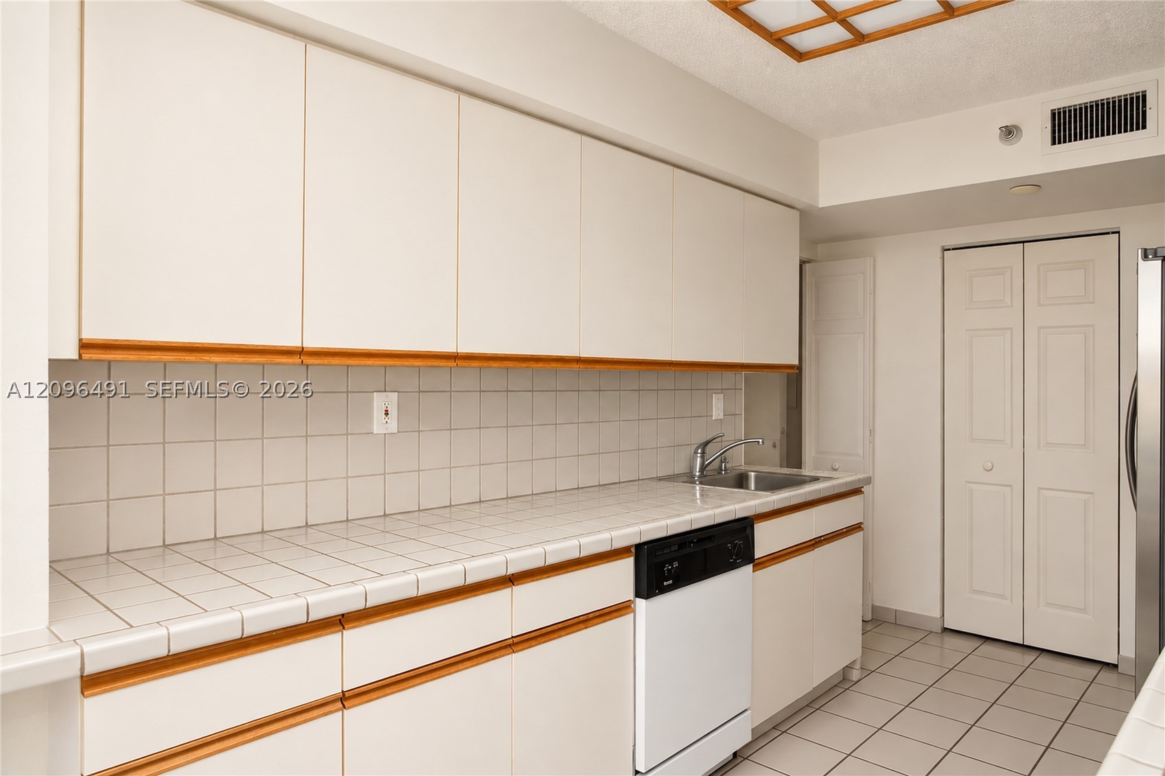 3500 Mystic Pointe Dr #1503, Aventura FL 33180