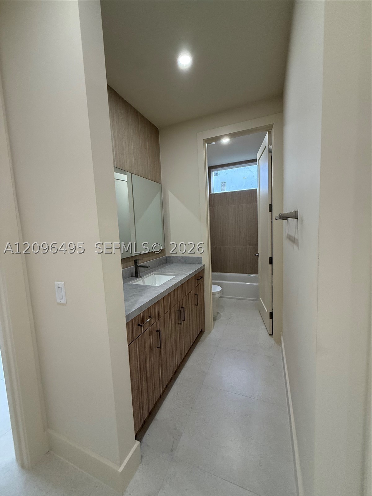 3240 SW 20th St, Miami FL 33145