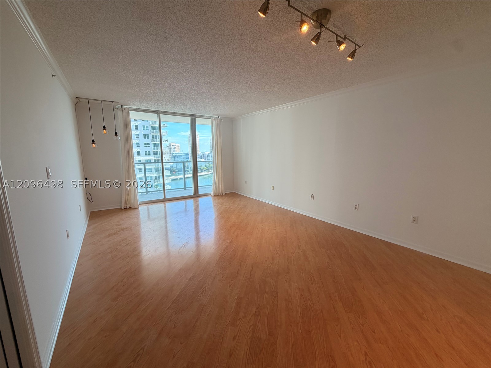 1155 Brickell Bay Dr #2006, Miami FL 33131