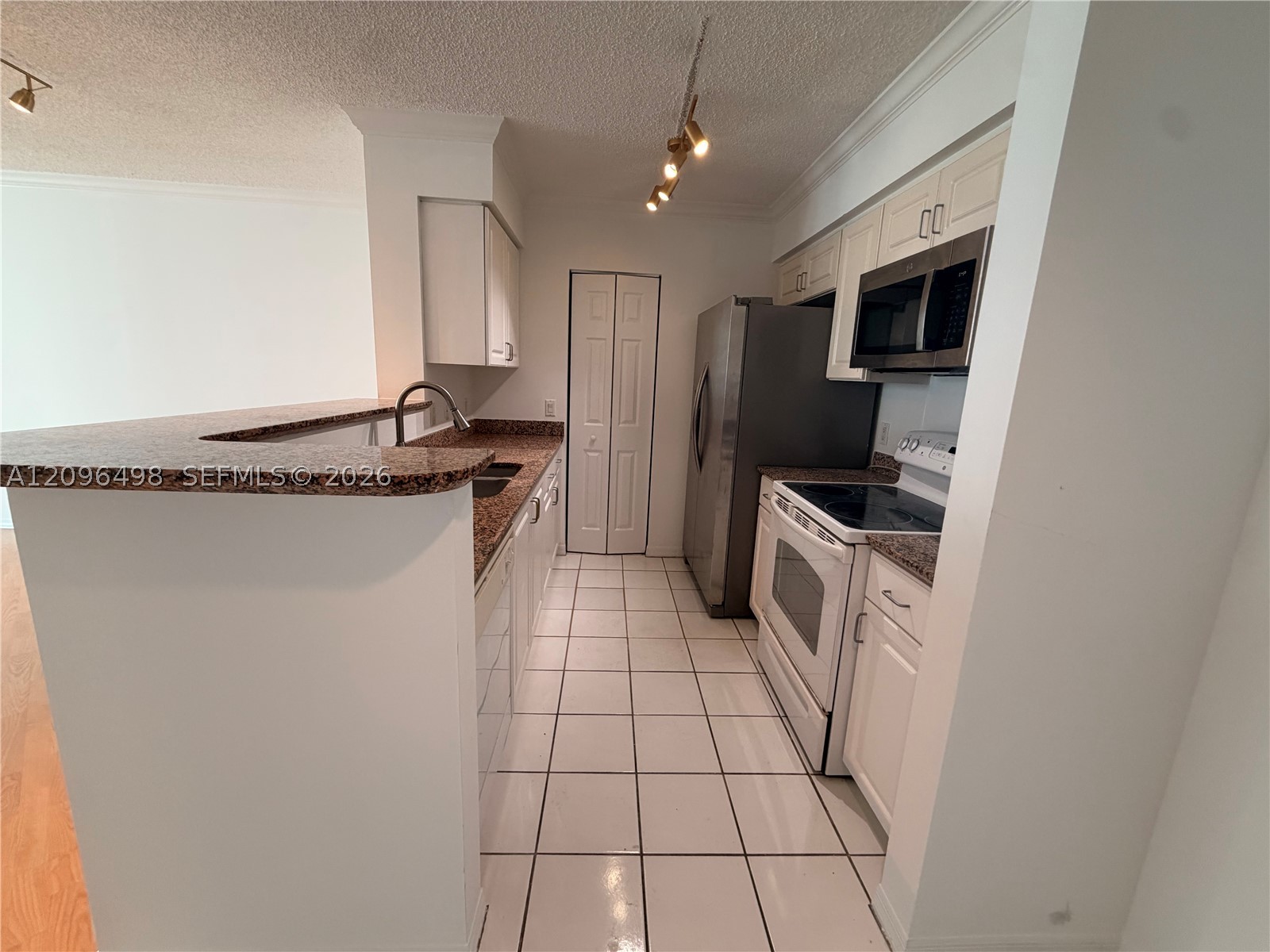 1155 Brickell Bay Dr #2006, Miami FL 33131