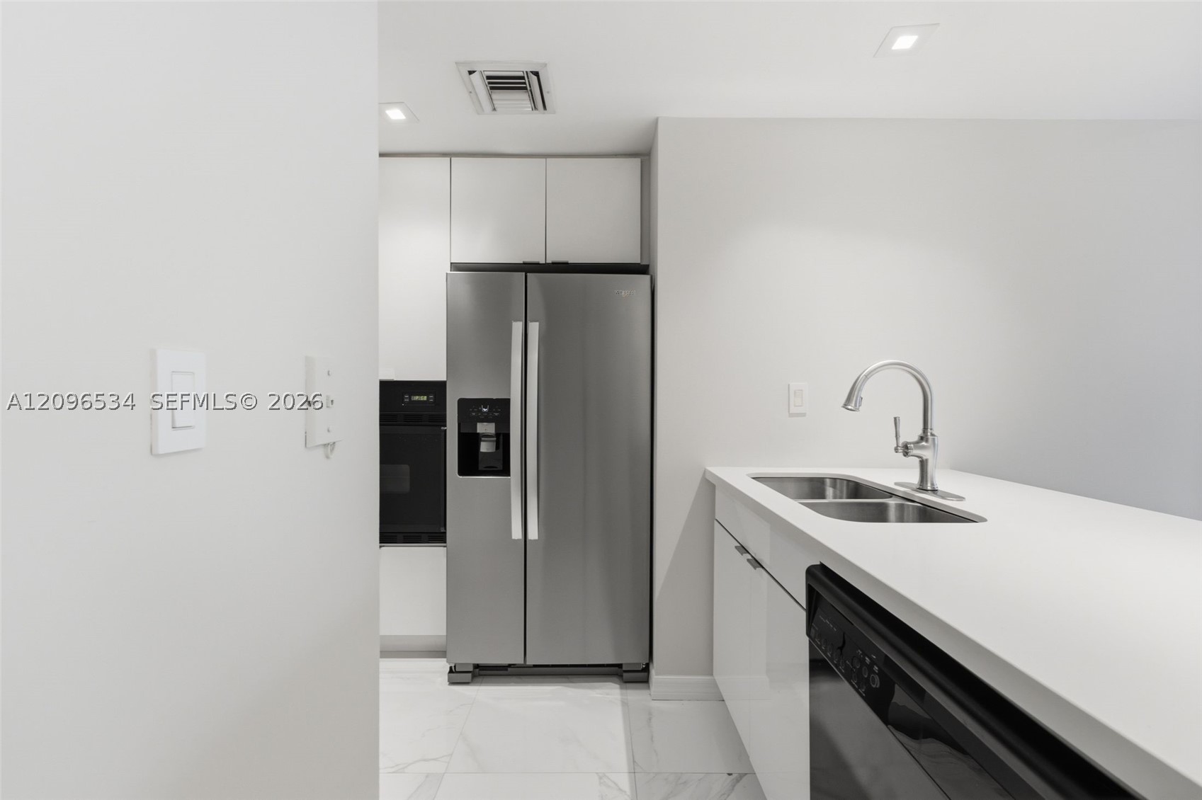 185 SE 14th Ter #1010, Miami FL 33131