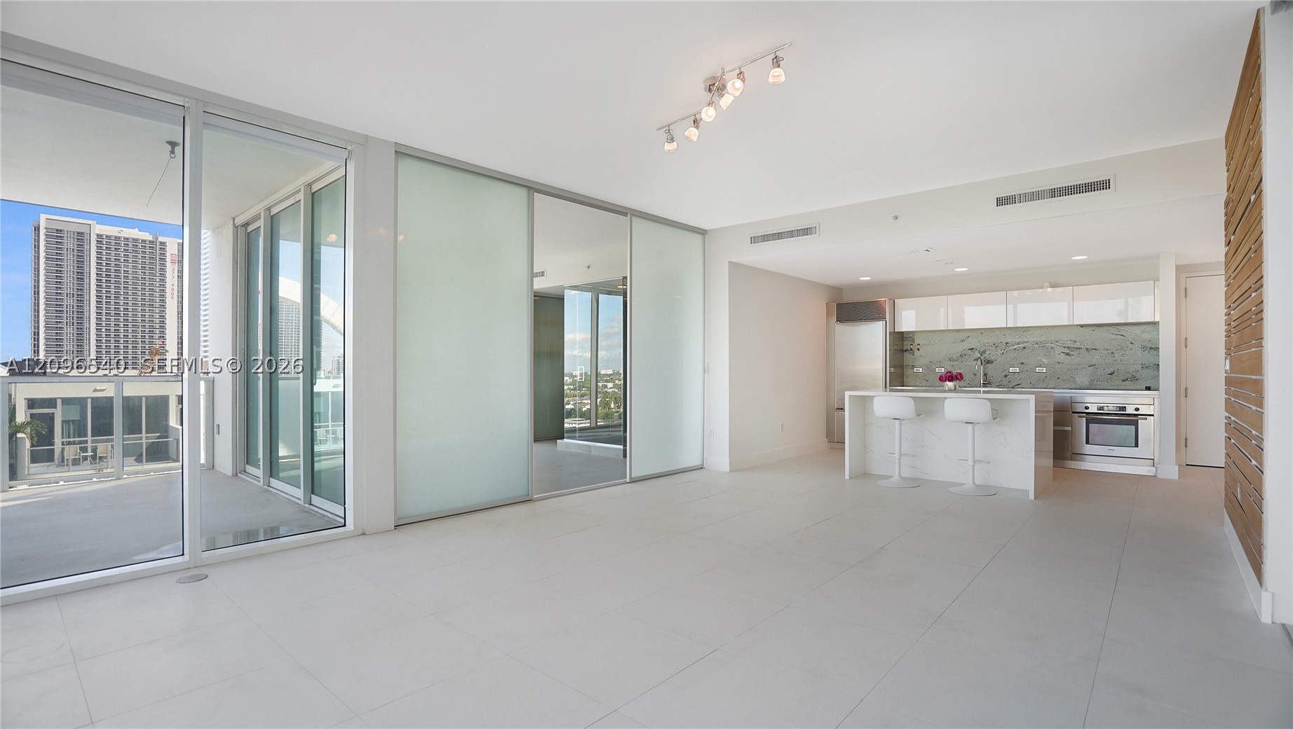 1040 Biscayne Blvd #1206, Miami FL 33132