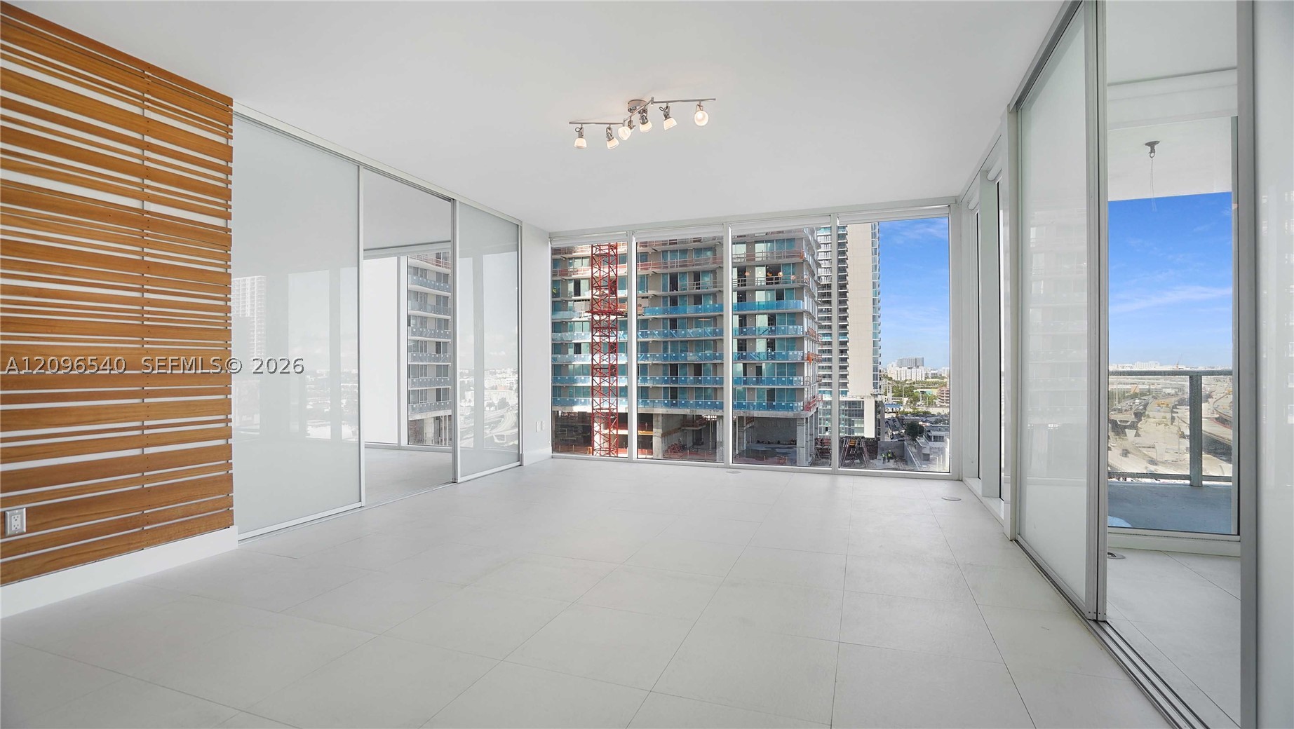 1040 Biscayne Blvd #1206, Miami FL 33132
