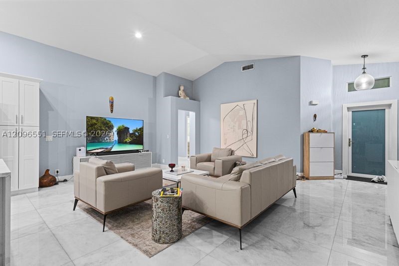 6952 NW 27th Ct, Margate FL 33063
