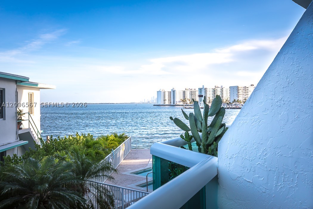 2000 Bay Dr #203, Miami Beach FL 33141