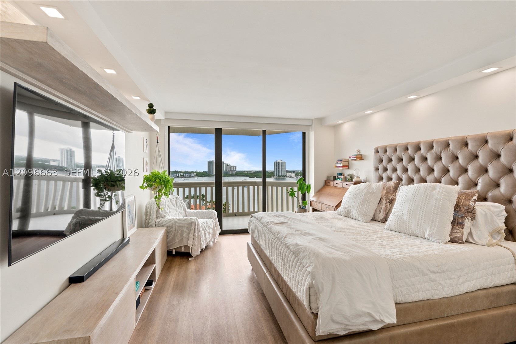 1000 E Island Blvd #1402, Aventura FL 33160