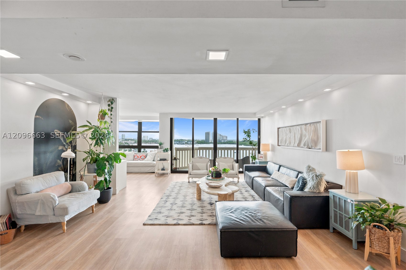 1000 E Island Blvd #1402, Aventura FL 33160