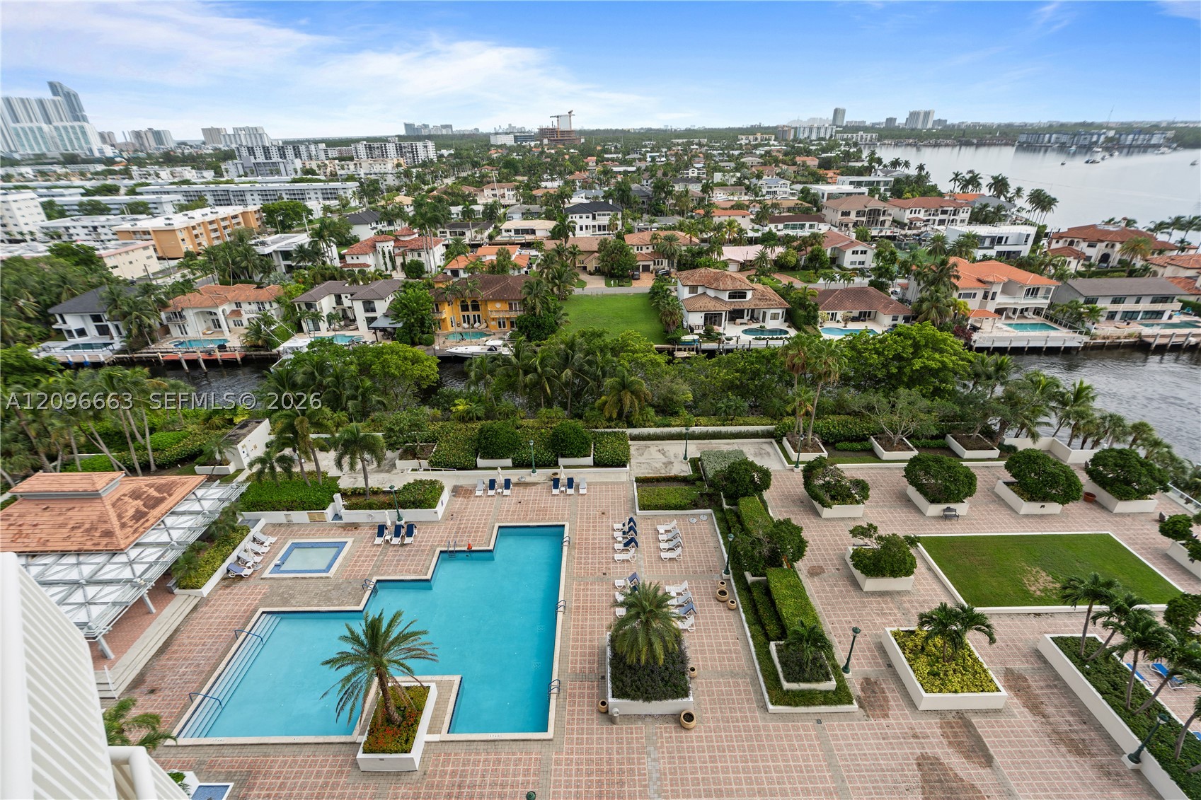 1000 E Island Blvd #1402, Aventura FL 33160