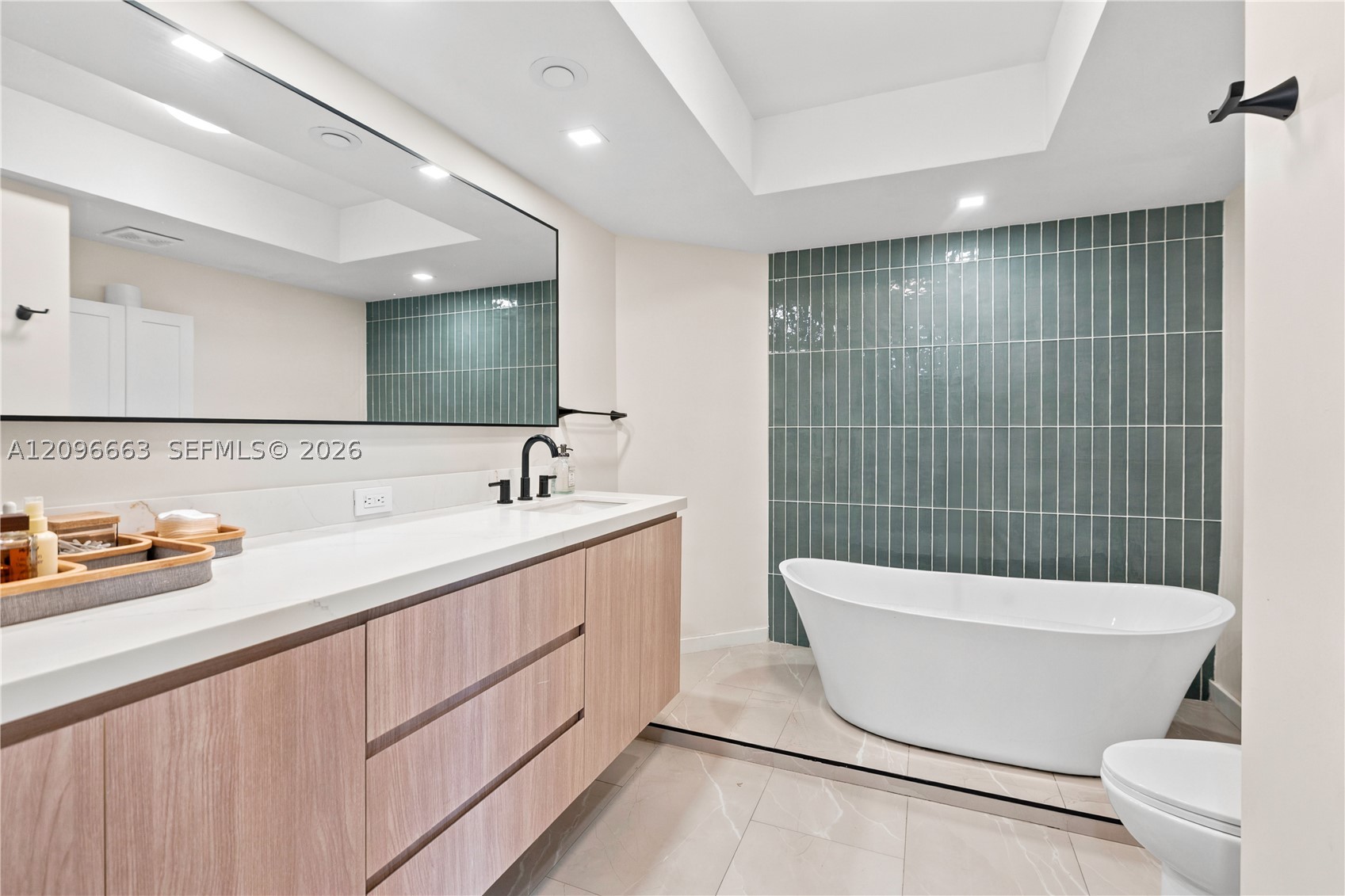 1000 E Island Blvd #1402, Aventura FL 33160