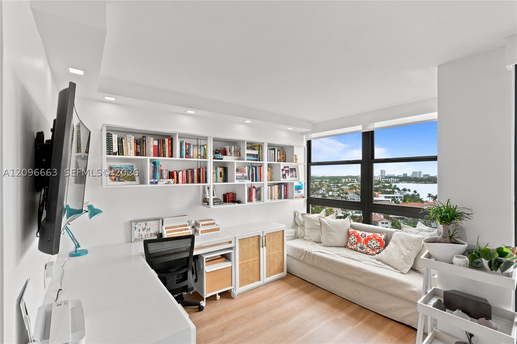 1000 E Island Blvd #1402, Aventura FL 33160