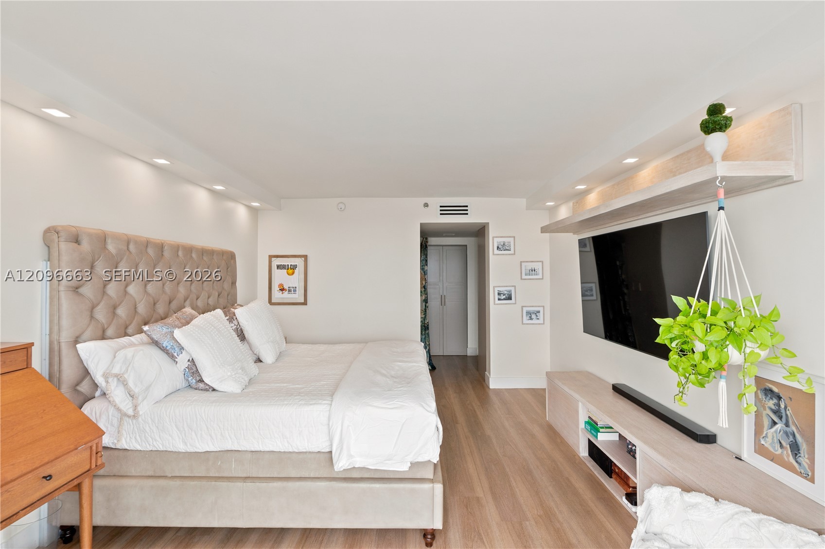 1000 E Island Blvd #1402, Aventura FL 33160
