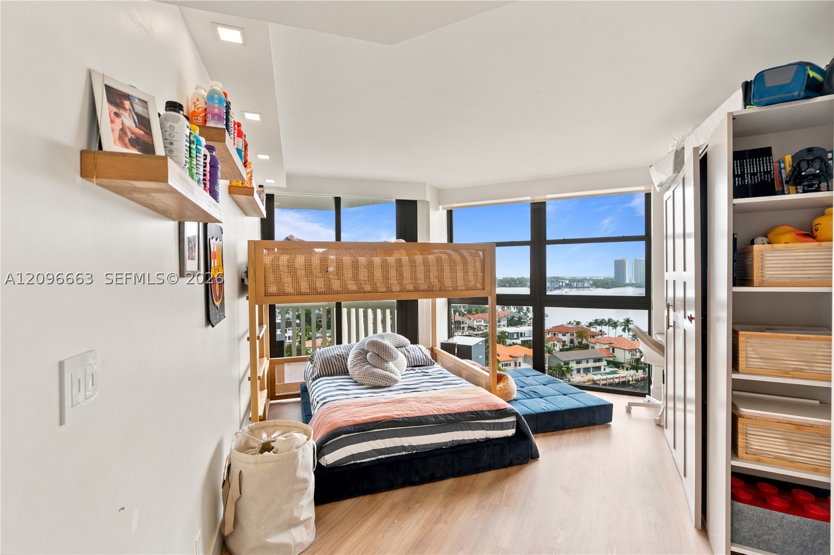 1000 E Island Blvd #1402, Aventura FL 33160