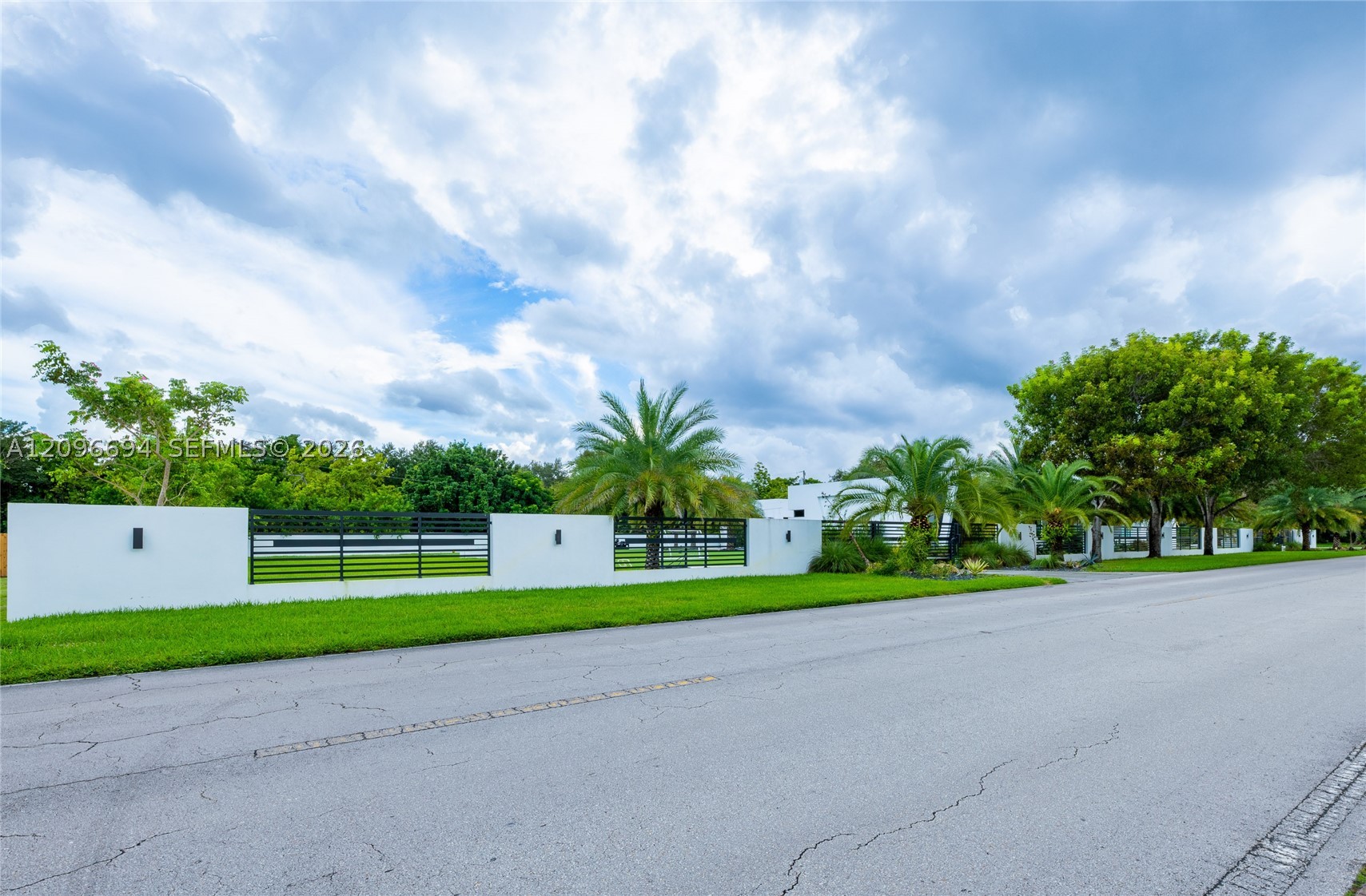 9890 SW 64th St, Miami FL 33173