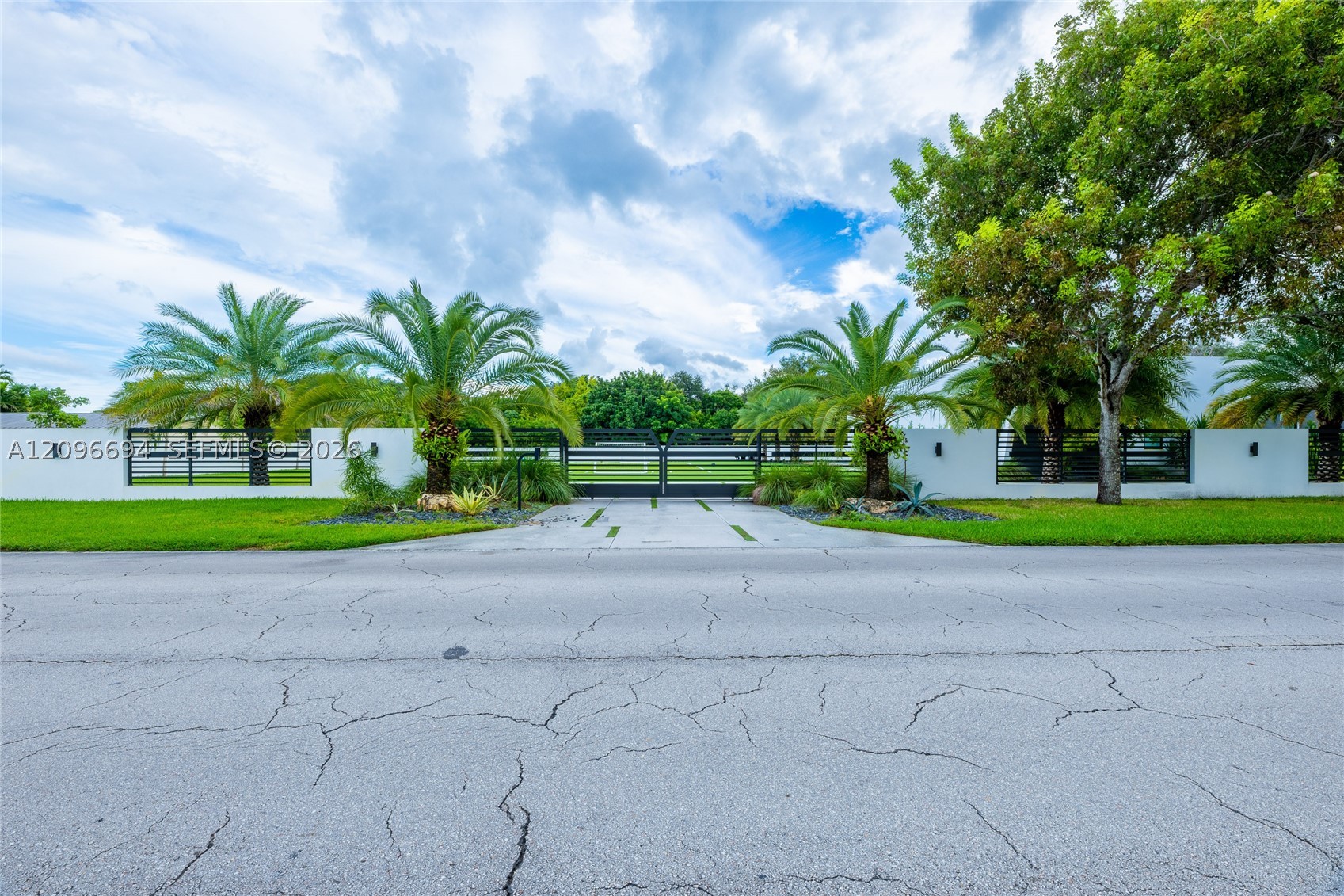 9890 SW 64th St, Miami FL 33173