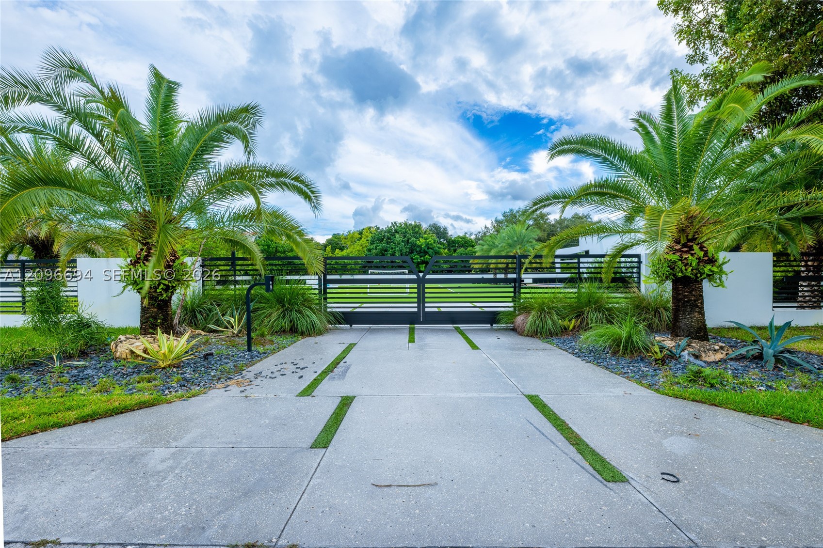 9890 SW 64th St, Miami FL 33173