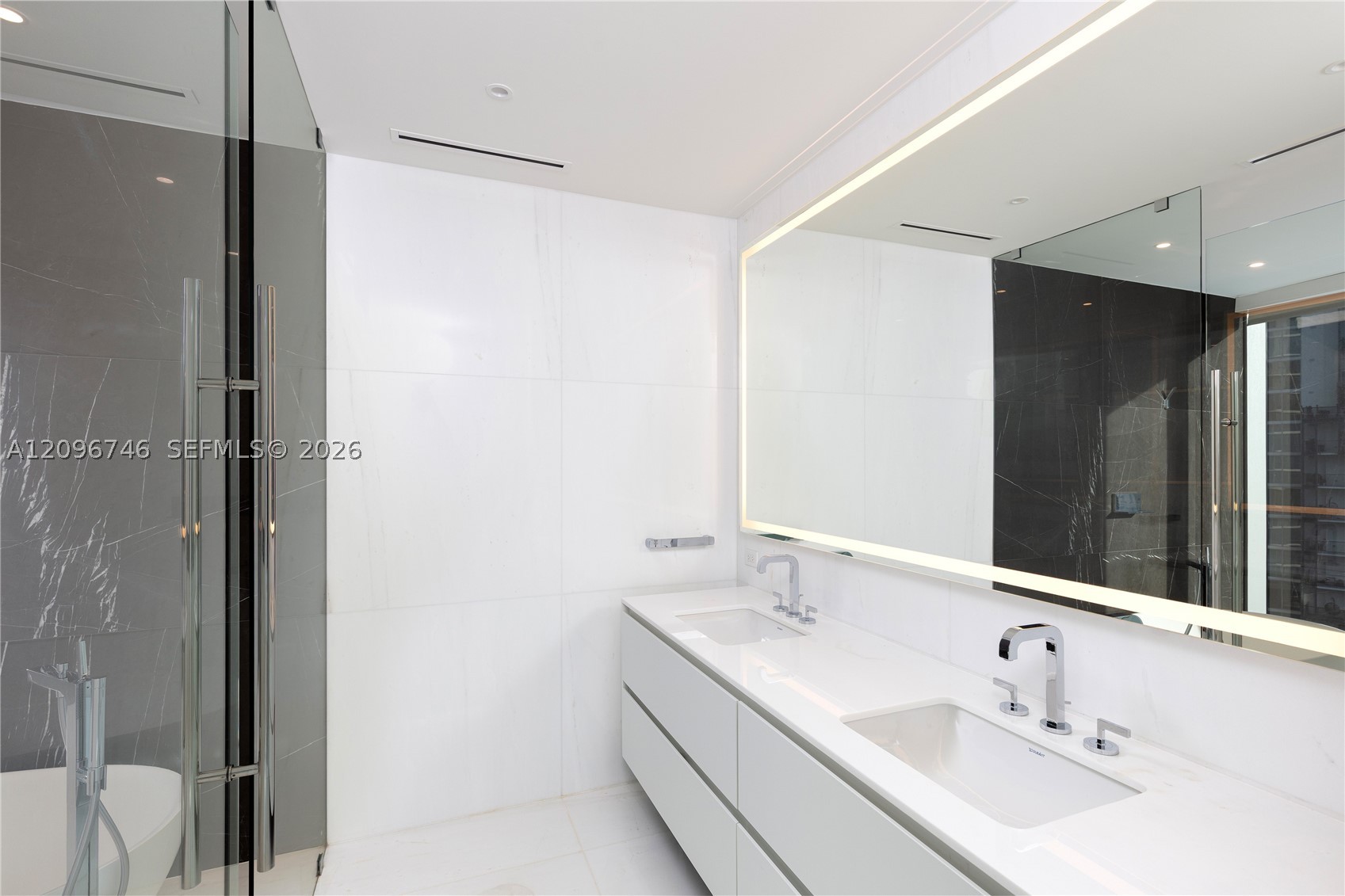 300 S Biscayne Blvd Way #2107, Miami FL 33131