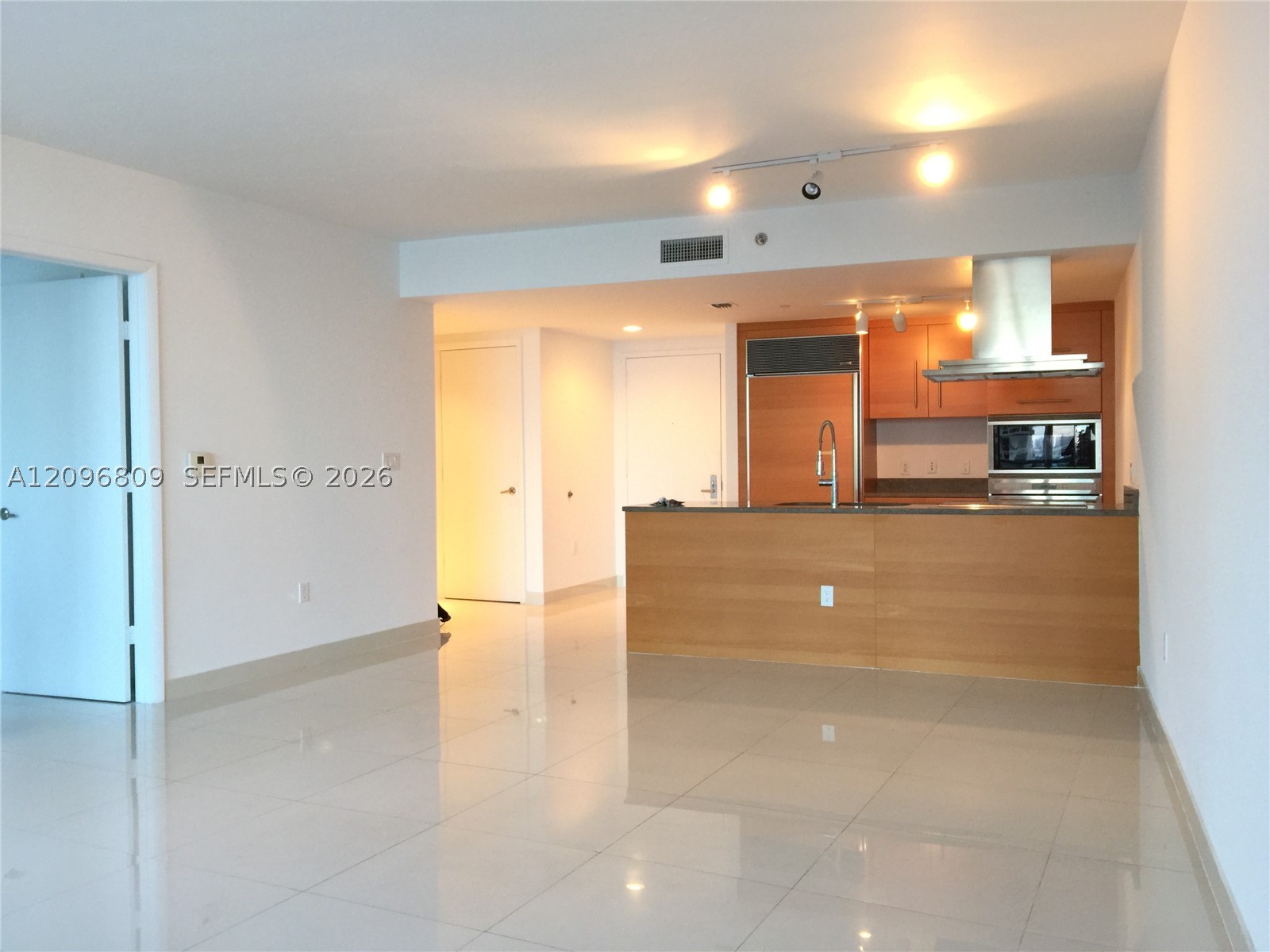 465 Brickell Ave #617, Miami FL 33131