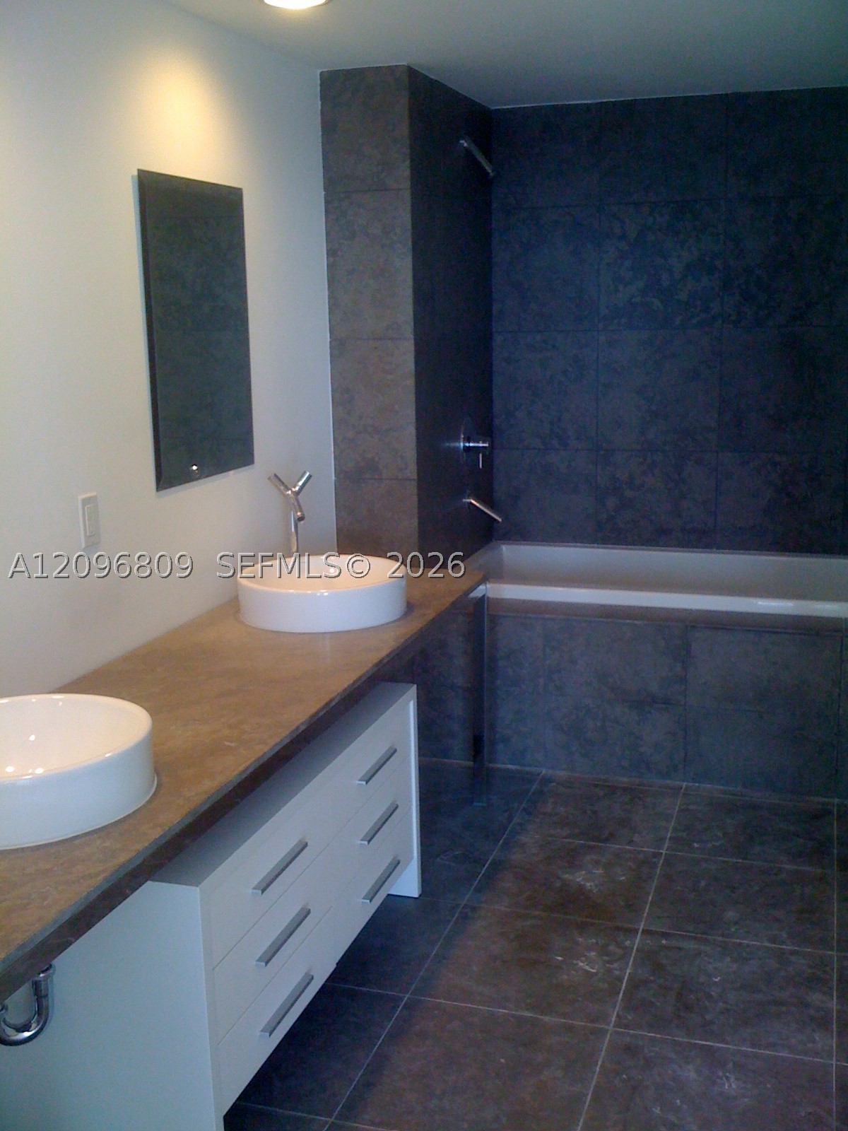 465 Brickell Ave #617, Miami FL 33131