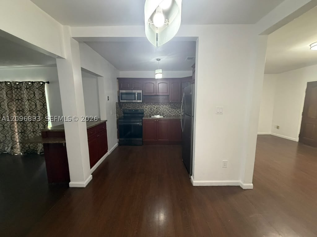 6871 SW 37th St #B, Miami FL 33155