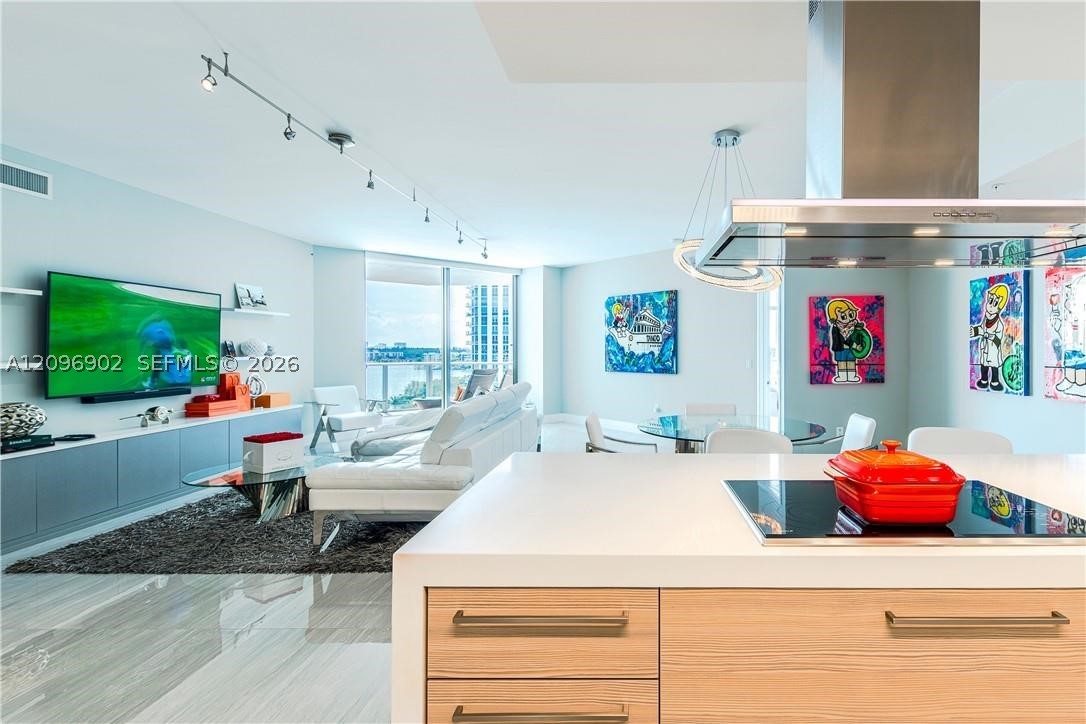 17301 Biscayne Blvd #703, North Miami Beach FL 33160