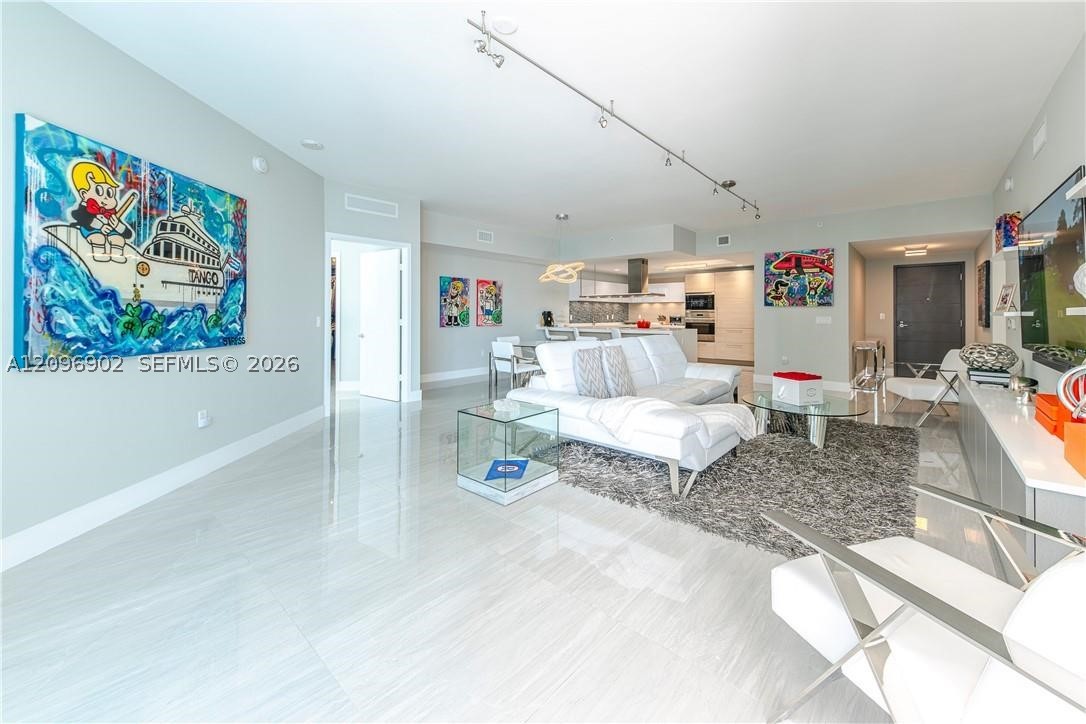 17301 Biscayne Blvd #703, North Miami Beach FL 33160