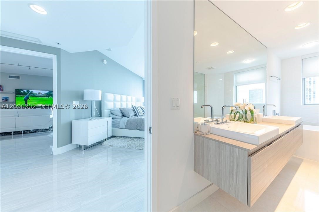 17301 Biscayne Blvd #703, North Miami Beach FL 33160