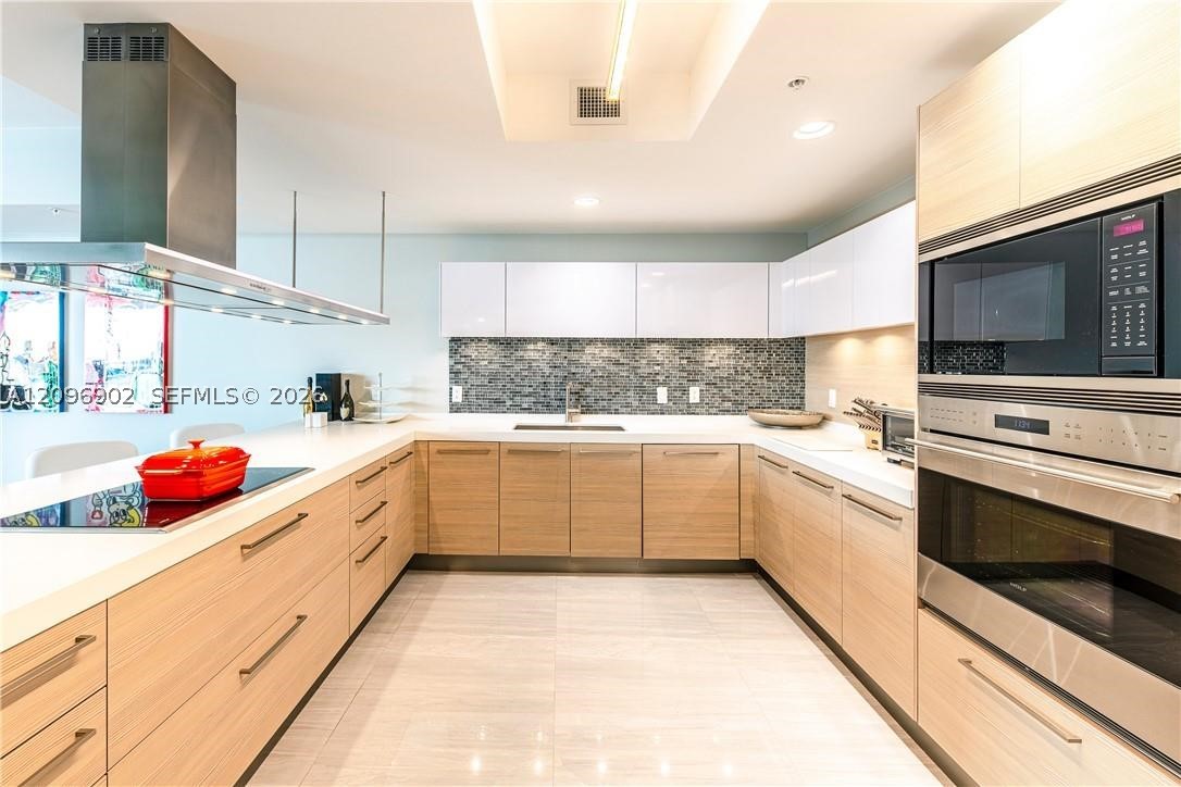 17301 Biscayne Blvd #703, North Miami Beach FL 33160