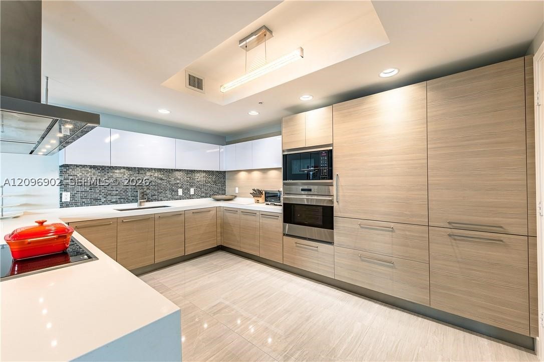 17301 Biscayne Blvd #703, North Miami Beach FL 33160