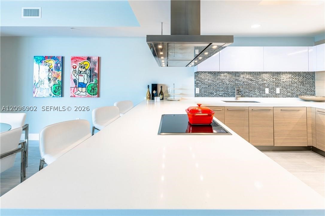 17301 Biscayne Blvd #703, North Miami Beach FL 33160