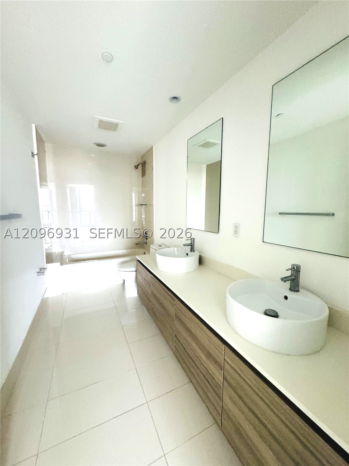 121 NE 34th St #2302, Miami FL 33137