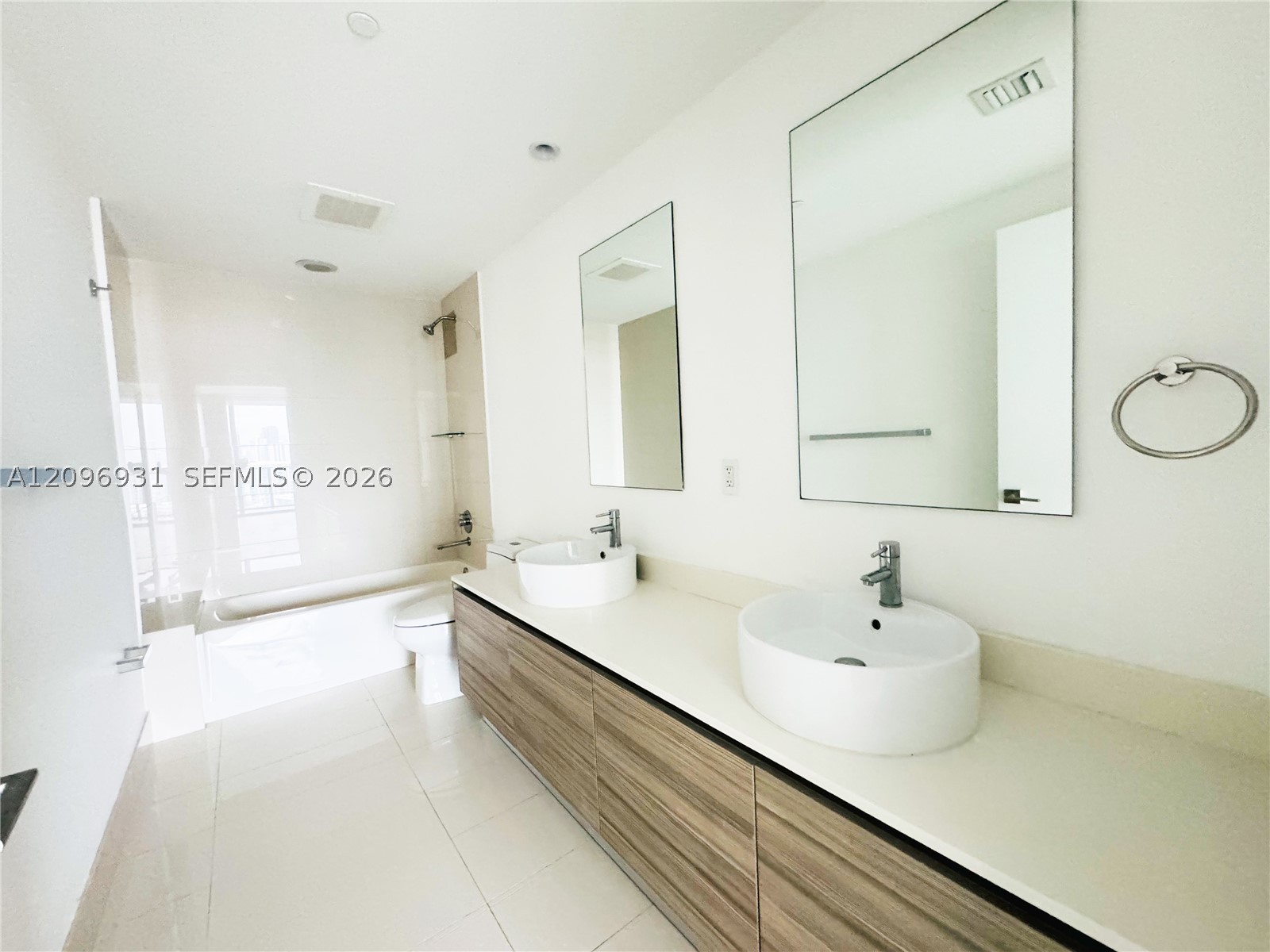 121 NE 34th St #2302, Miami FL 33137