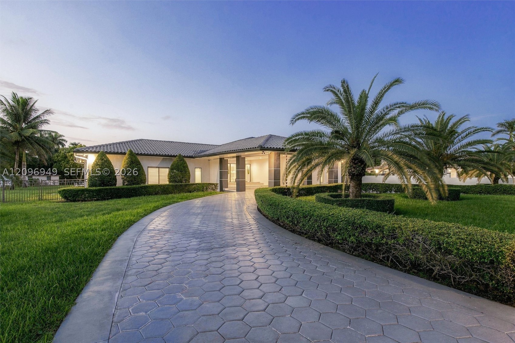 9995 NW 131st St, Hialeah Gardens FL 33018