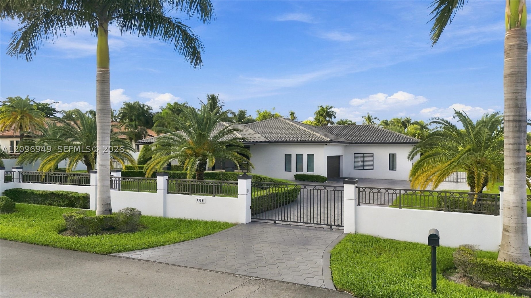 9995 NW 131st St, Hialeah Gardens FL 33018