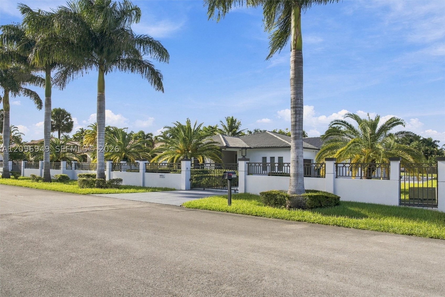 9995 NW 131st St, Hialeah Gardens FL 33018