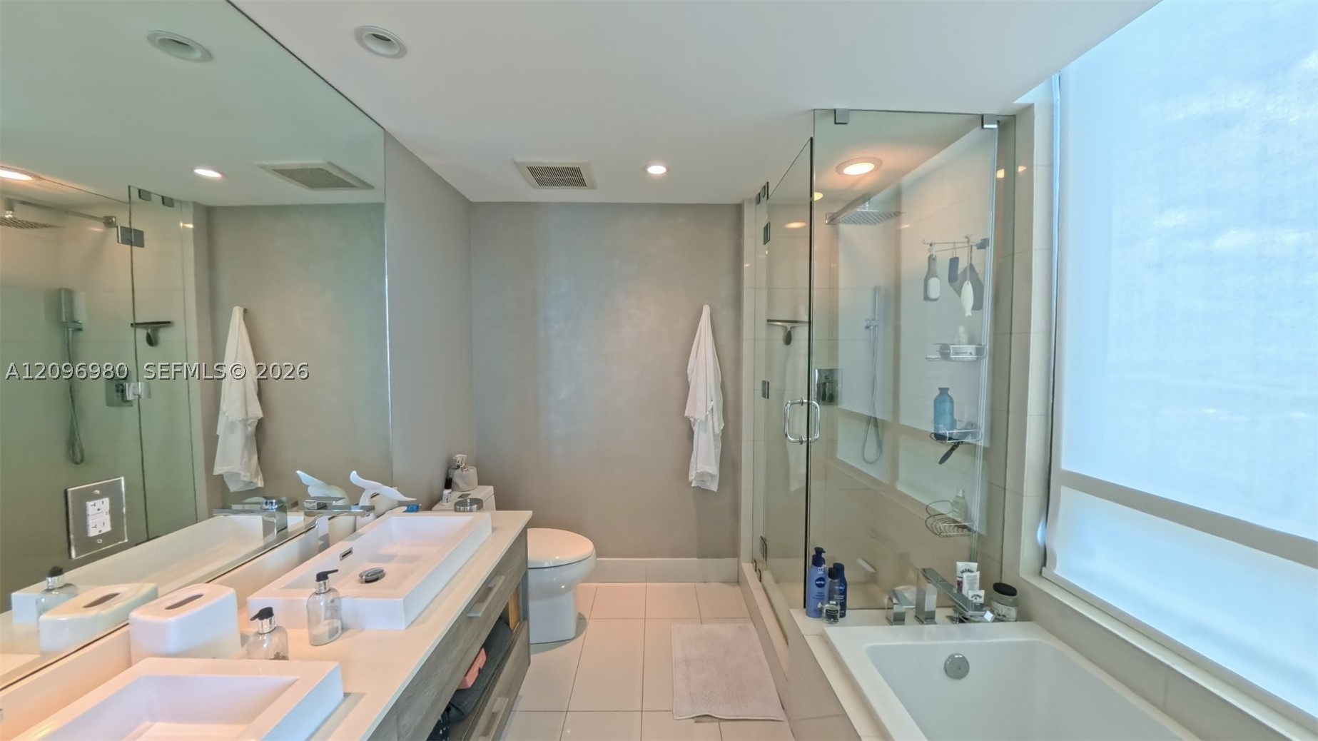 650 NE 32nd St #3707, Miami FL 33137