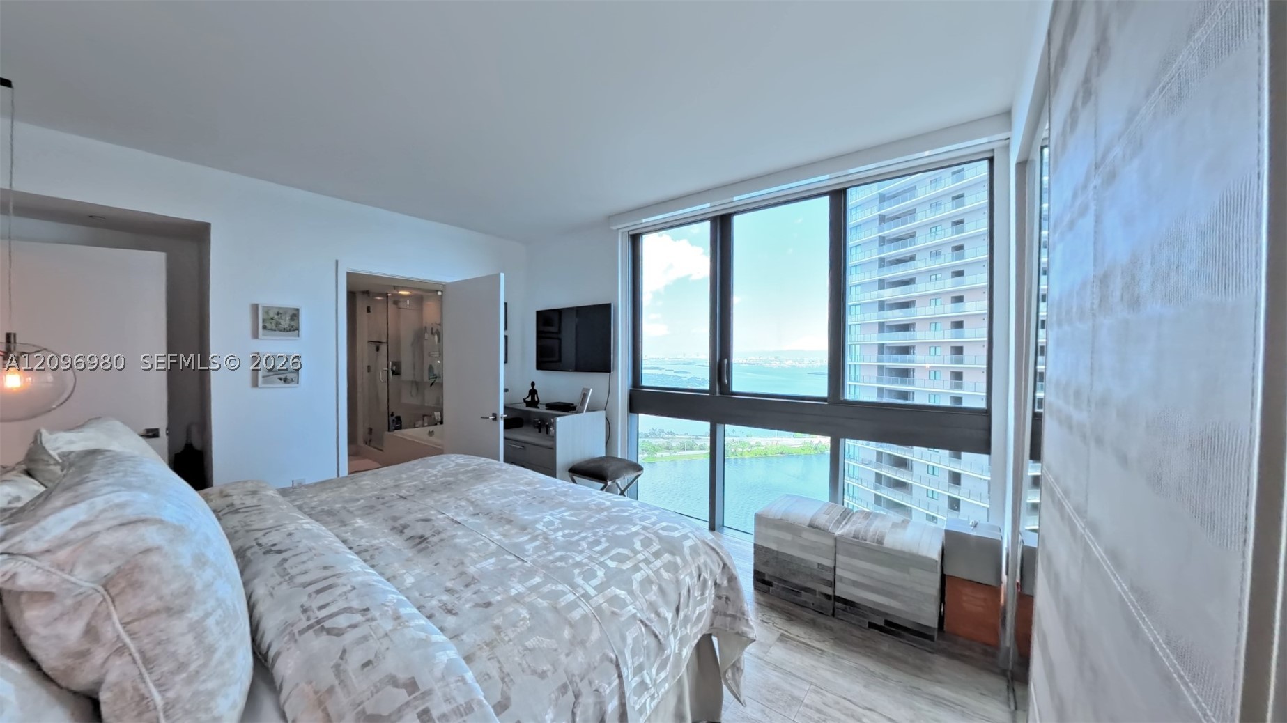 650 NE 32nd St #3707, Miami FL 33137